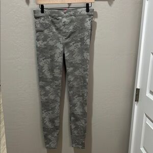 SPANX Pants Camo Leggings Jean-ish Women's Camouflage Jeans Like New Slim Skinny